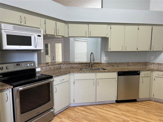 8718 Imperial Ct in Tampa, FL - Building Photo - Building Photo