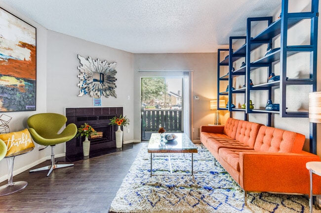 Balcones Club Apartments in Austin, TX - Foto de edificio - Building Photo