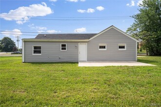 3406 E River Rd in Ettrick, VA - Building Photo - Building Photo