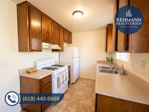 1010 S Magnolia Ave in El Cajon, CA - Foto de edificio - Building Photo