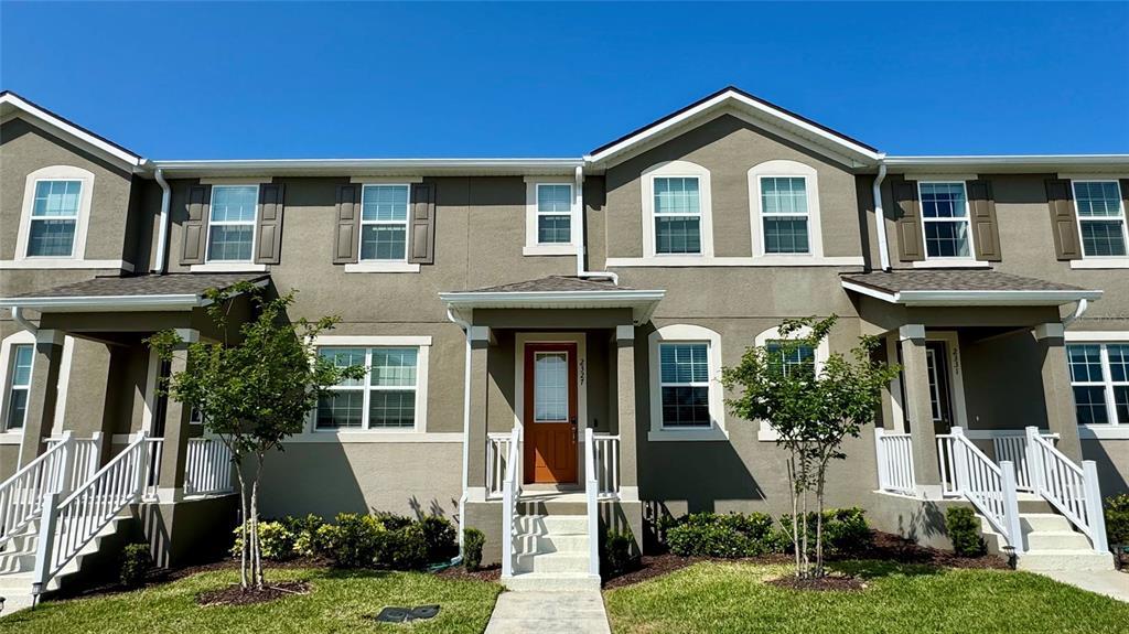 2327 Garden Belle Dr in Clermont, FL - Building Photo