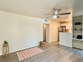 1000 W 26th St in Austin, TX - Building Photo