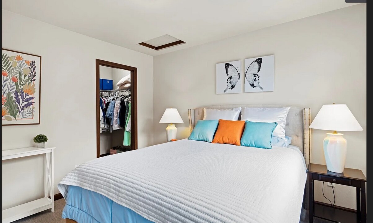 15630 31st Pl W, Unit Bed room 1 in Lynnwood, WA - Foto de edificio