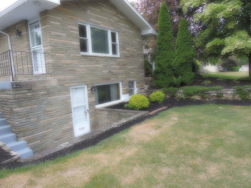 900 Oak Ridge Ave in State College, PA - Building Photo