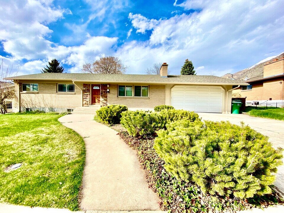 859 E 2730 N in Provo, UT - Foto de edificio