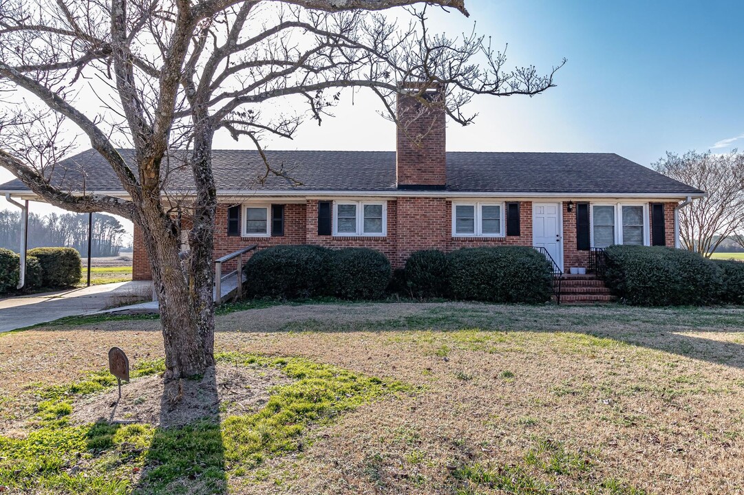 1296 Country Club Rd in Mount Olive, NC - Building Photo