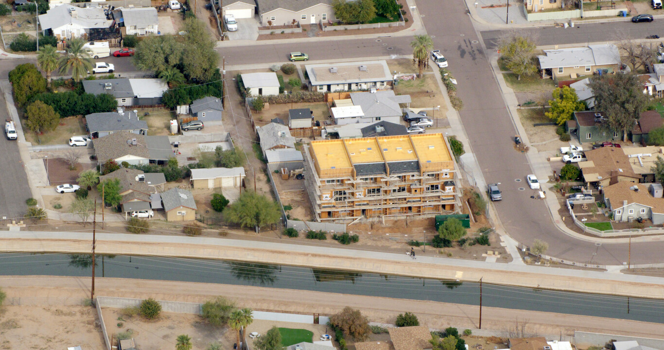 Grand Canal Townhomes in Phoenix, AZ - Building Photo