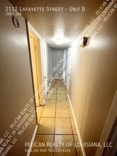 2112 Lafayette St-Unit -Unit B in Gretna, LA - Foto de edificio - Building Photo