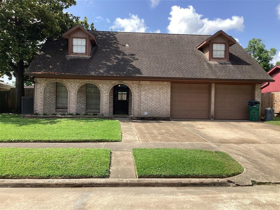 4120 Venetian Way in Pasadena, TX - Building Photo