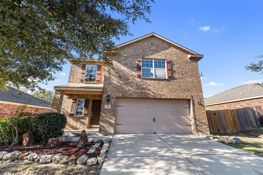 188 Dodge City Trail in Newark, TX - Foto de edificio