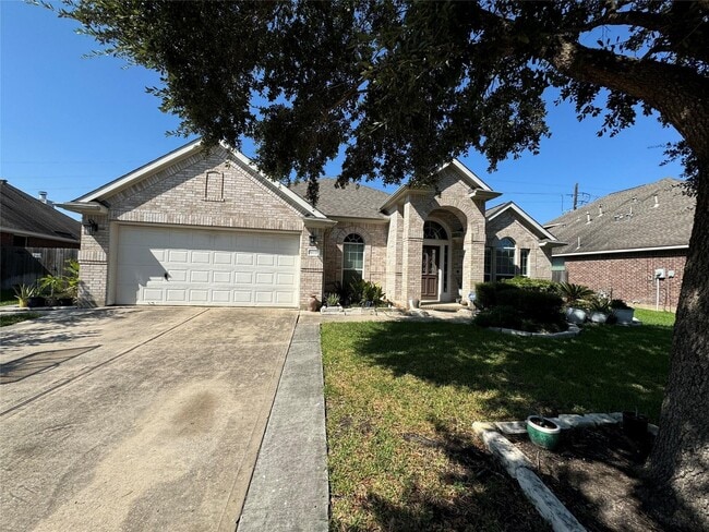 18330 Memorial Falls Dr in Tomball, TX - Building Photo - Building Photo