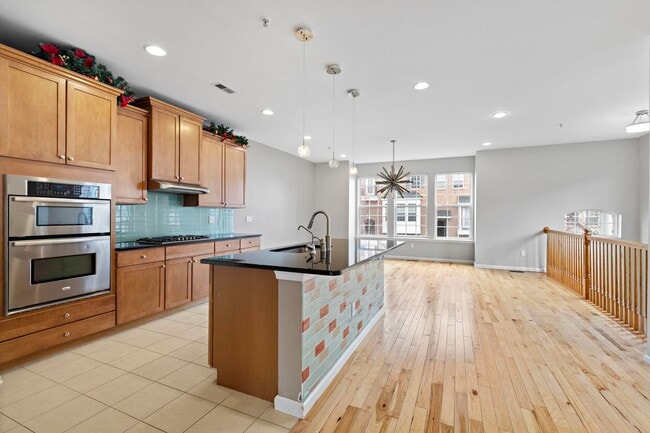 25 Creekside Ct in Secaucus, NJ - Building Photo - Building Photo