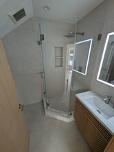 6330 Mary Ellen Ave in Van Nuys, CA - Foto de edificio - Building Photo