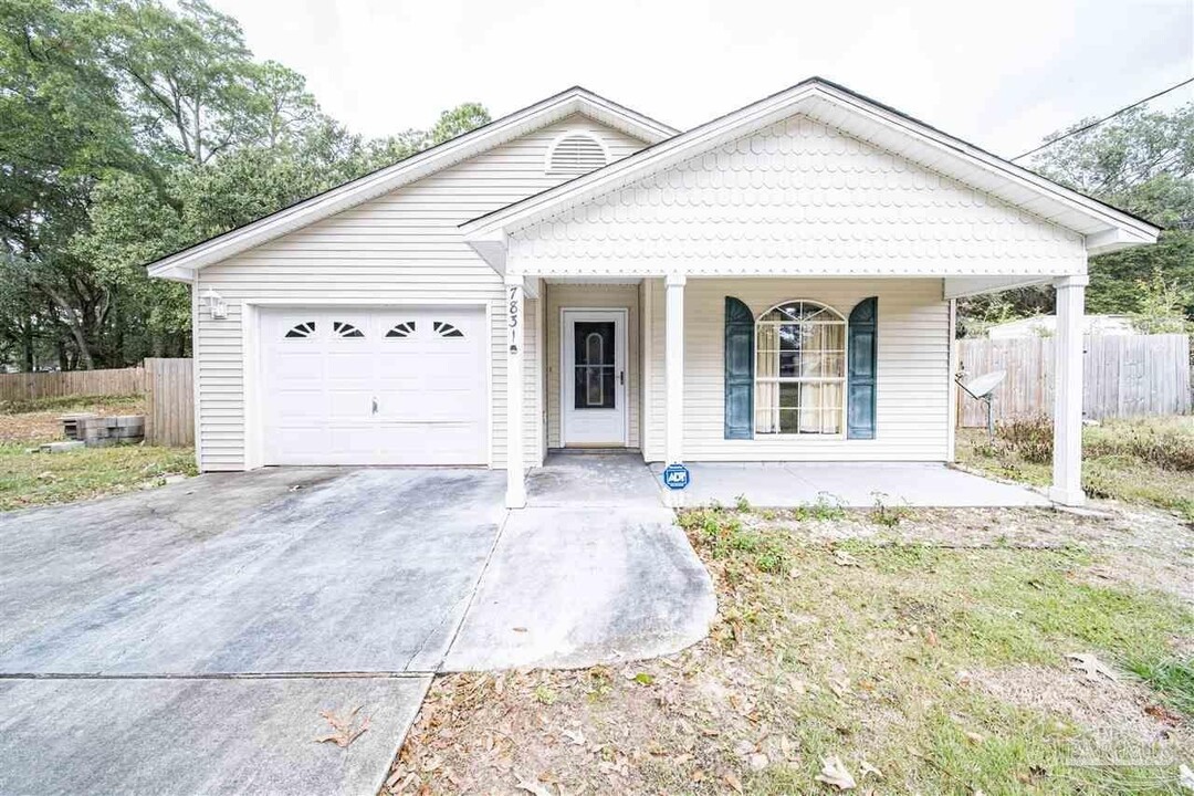 7831 Stallworth Ln in Pensacola, FL - Building Photo