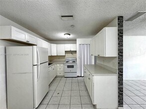 5313 NW 23rd St-Unit -178 in Lauderhill, FL - Building Photo - Building Photo