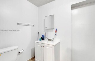 7420 SW 31st St in Miami, FL - Building Photo