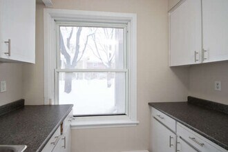 GREAT VALUE TWO BEDROOM ROW TOWNHOME IN NORTH LONDON in London, ON - Building Photo - Building Photo