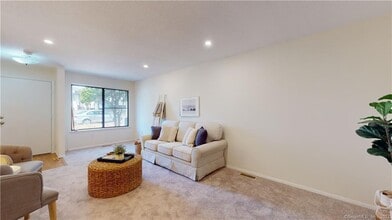114 Cottonwood Rd in Newington, CT - Building Photo - Building Photo