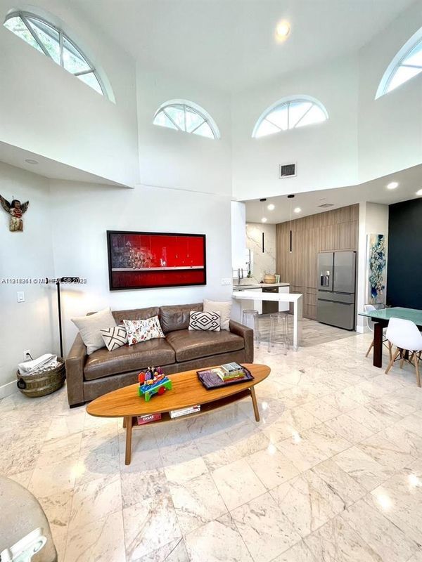 3070 Allamanda St in Miami, FL - Foto de edificio - Building Photo