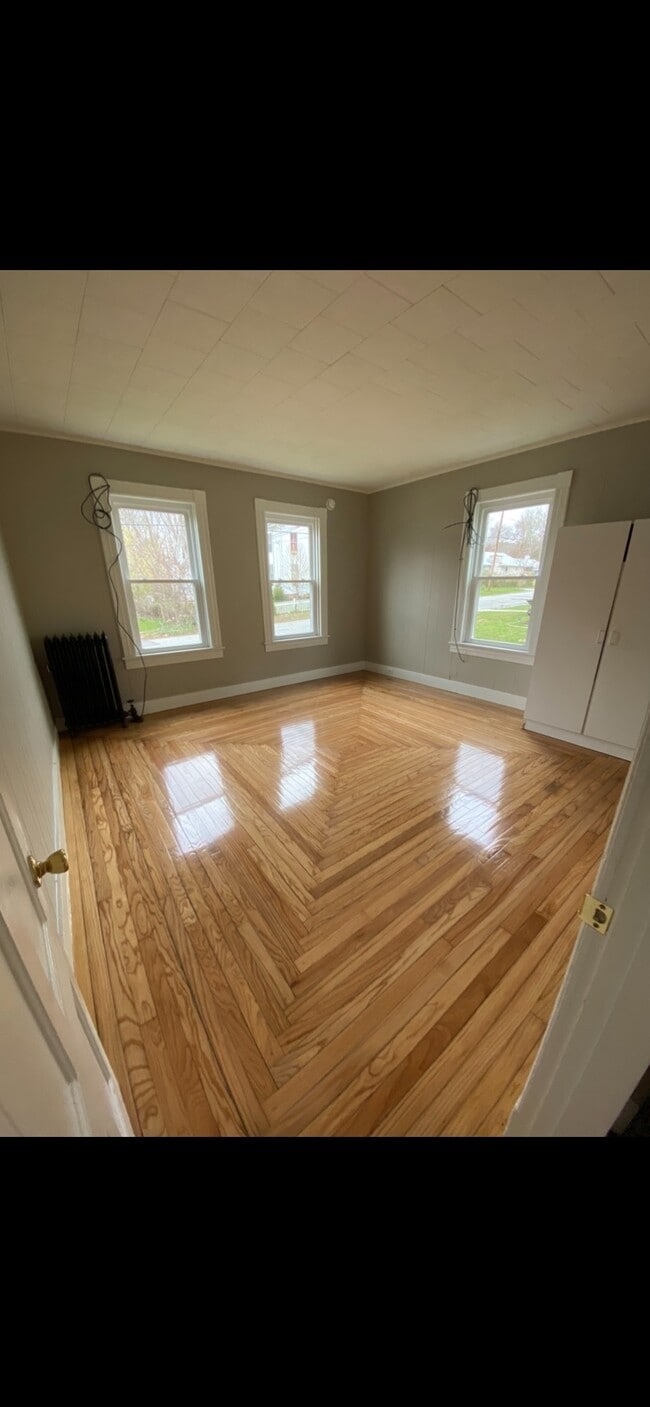 115 Reynolds St, Unit C in Killingly, CT - Foto de edificio - Building Photo