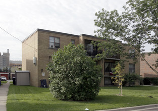 27 Hotspur Rd in Toronto, ON - Building Photo - Building Photo