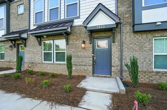 5033 Westmead Ln in Charlotte, NC - Building Photo - Building Photo