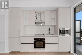 1285 Dupont St in Toronto, ON - Building Photo - Building Photo