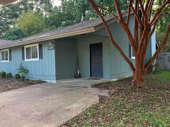 1079 Tall Oak Dr in Virginia Beach, VA - Building Photo - Building Photo