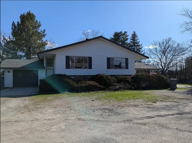 4913-4915 N Drury Rd