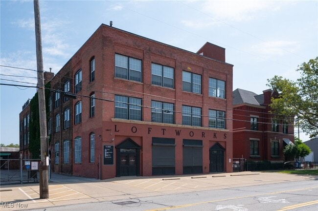 1667 E 40th St in Cleveland, OH - Building Photo - Building Photo