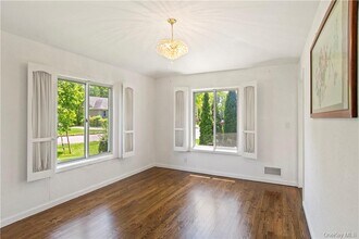 372 Heathcote Rd in Scarsdale, NY - Building Photo - Building Photo