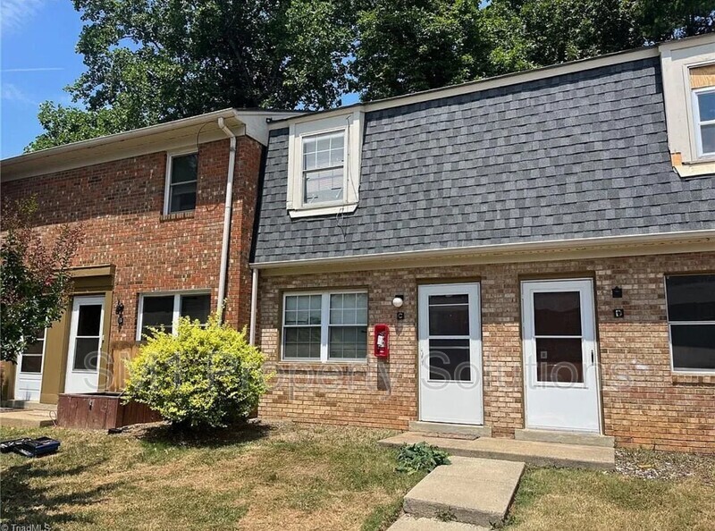 1923 Vantage Point Pl in Greensboro, NC - Building Photo