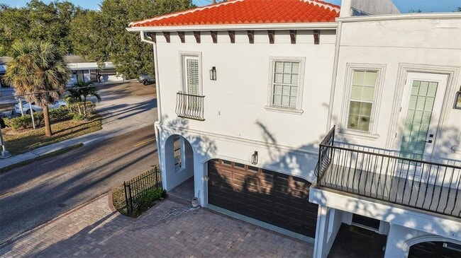 property at 5601 Bayshore Blvd