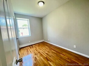210 Rosette St in New Haven, CT - Foto de edificio - Building Photo