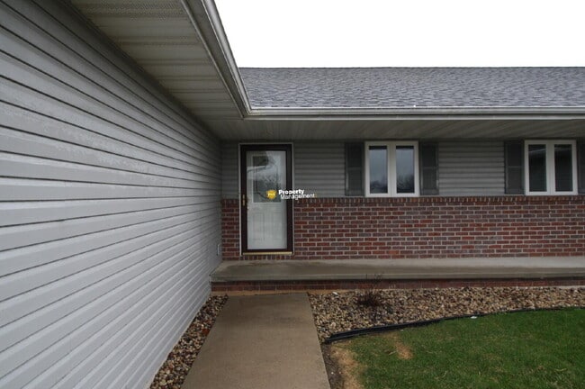 W7085 Buttercup Ct in Greenville, WI - Building Photo - Building Photo