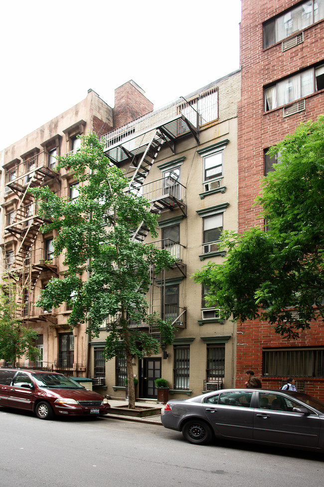 410 W 25th St in New York, NY - Building Photo - Building Photo