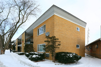 933 Graceland Ave in Des Plaines, IL - Building Photo - Building Photo