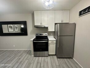 5525 E Thomas Rd in Phoenix, AZ - Building Photo - Building Photo