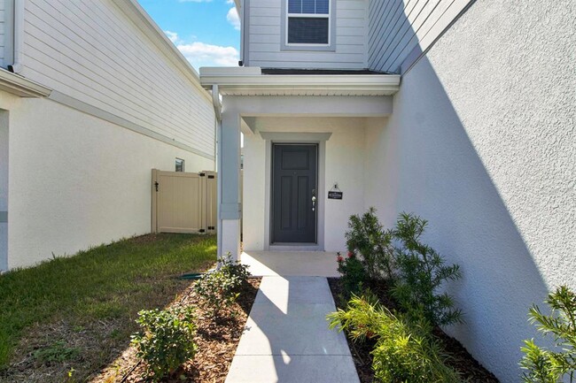 2118 Charming Ave in Davenport, FL - Foto de edificio - Building Photo