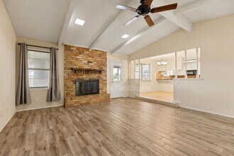 429 Lindenwood Ln W in Hewitt, TX - Building Photo - Building Photo