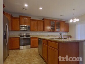 7044 W Branham Ln in Phoenix, AZ - Building Photo - Building Photo