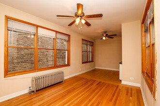 2244 N Halsted St in Chicago, IL - Building Photo - Interior Photo