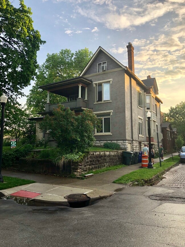 1321 Highland St, Unit 1321 in Columbus, OH - Foto de edificio - Building Photo