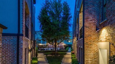 2110 Helsminster Dr in Dallas, TX - Building Photo - Building Photo