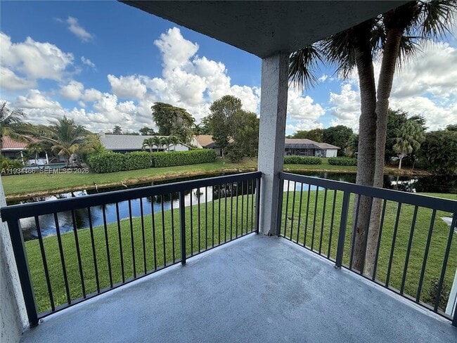 11211 W Atlantic Blvd, Unit 208 in Coral Springs, FL - Foto de edificio - Building Photo