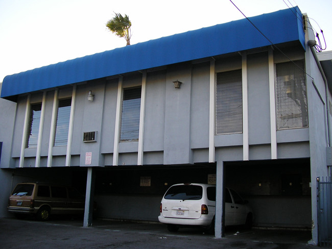 Riverton Riviera Apartments in North Hollywood, CA - Foto de edificio - Building Photo