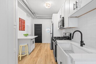 1743 W 18th Pl, Unit 1F in Chicago, IL - Foto de edificio - Building Photo