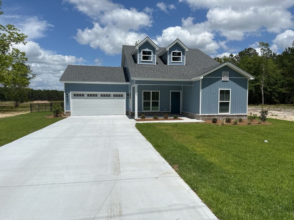 125 Ennis Rd in Pembroke, GA - Building Photo