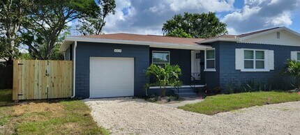 4215 30th Ave N in St. Petersburg, FL - Building Photo - Building Photo