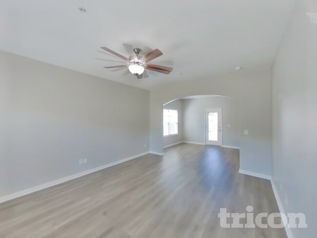 415 Middleton Ln in Pleasant View, TN - Foto de edificio - Building Photo